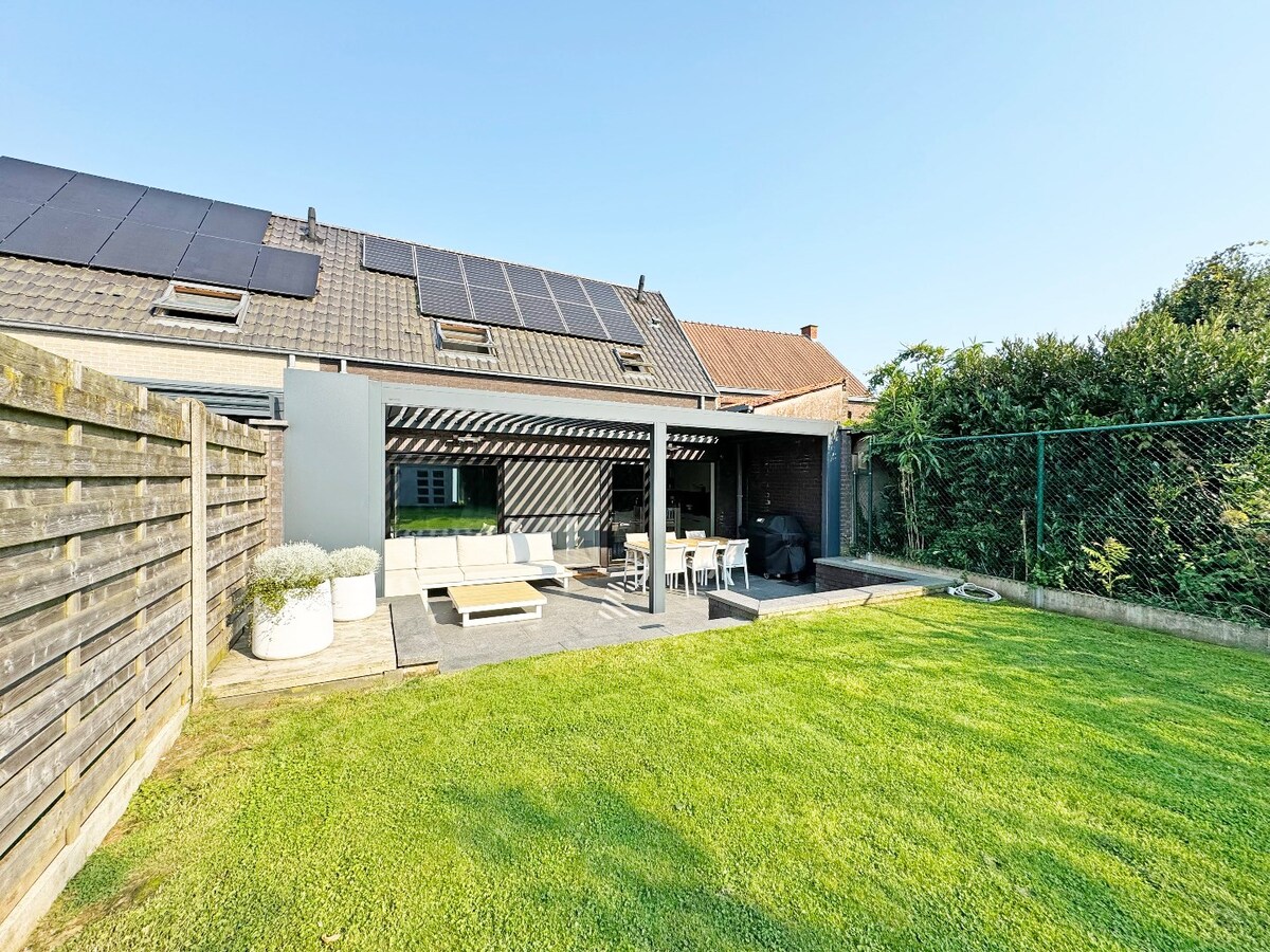 Op en top afgewerkte, energiezuinige gezinswoning (2013) te Velzeke 