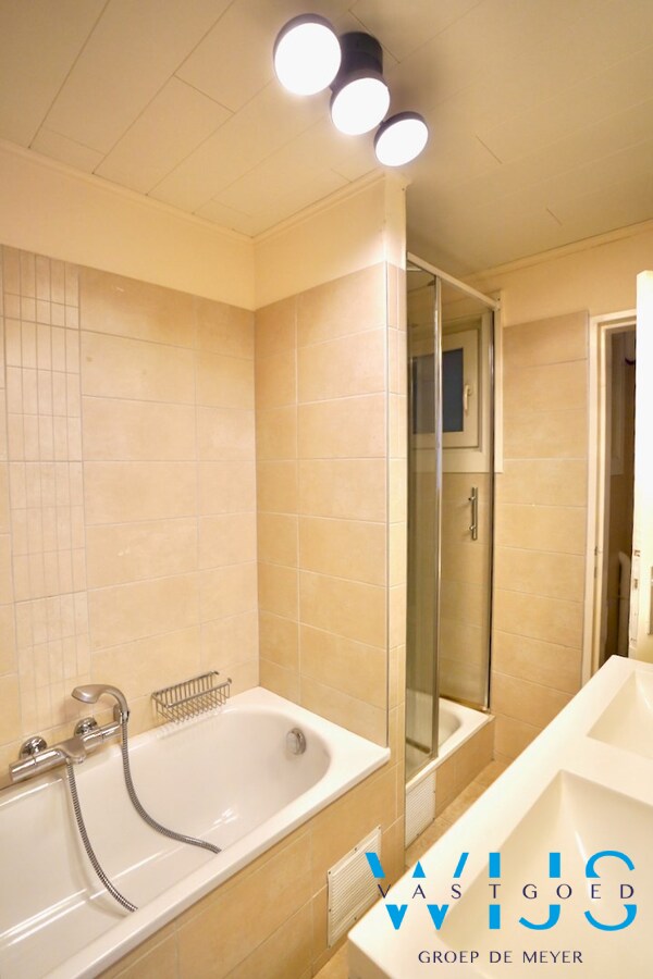 Zeer ruim karaktervol appartement te Gent ! 