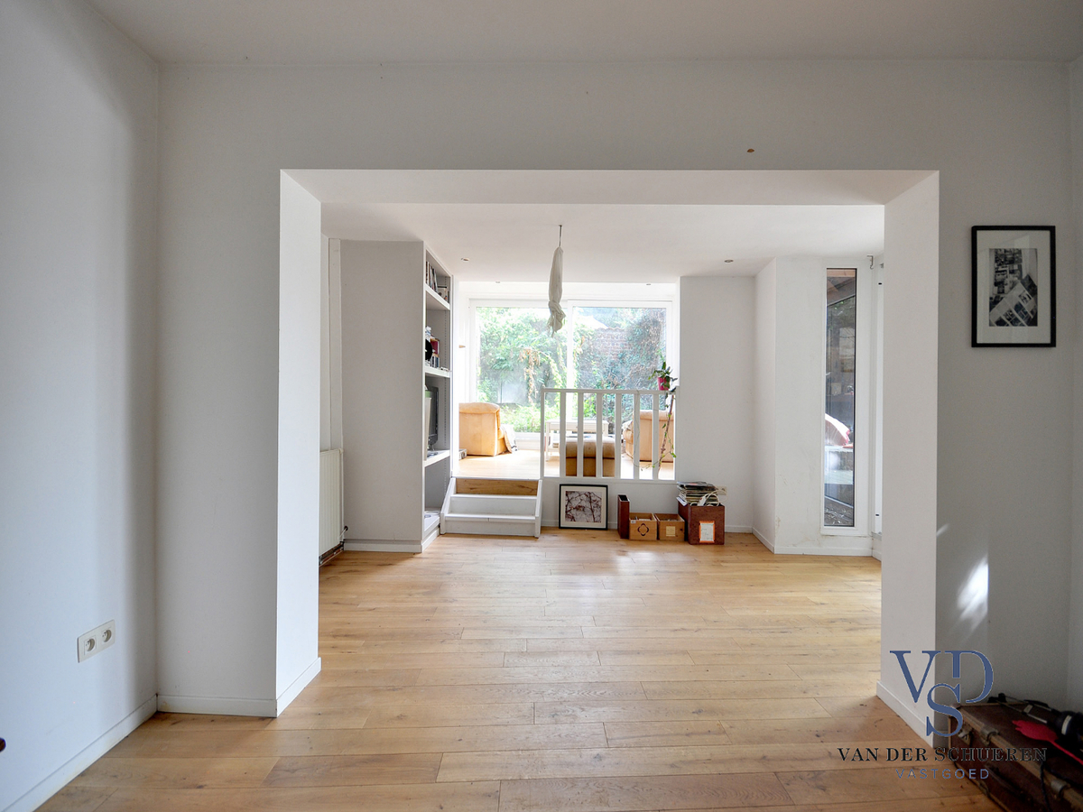 Idyllische woning met schuur. Uitzonderlijk gelegen. 