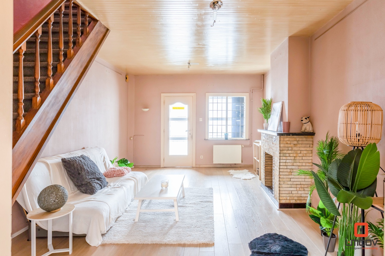 stadswoning met garage en zonnige buitenruimte 