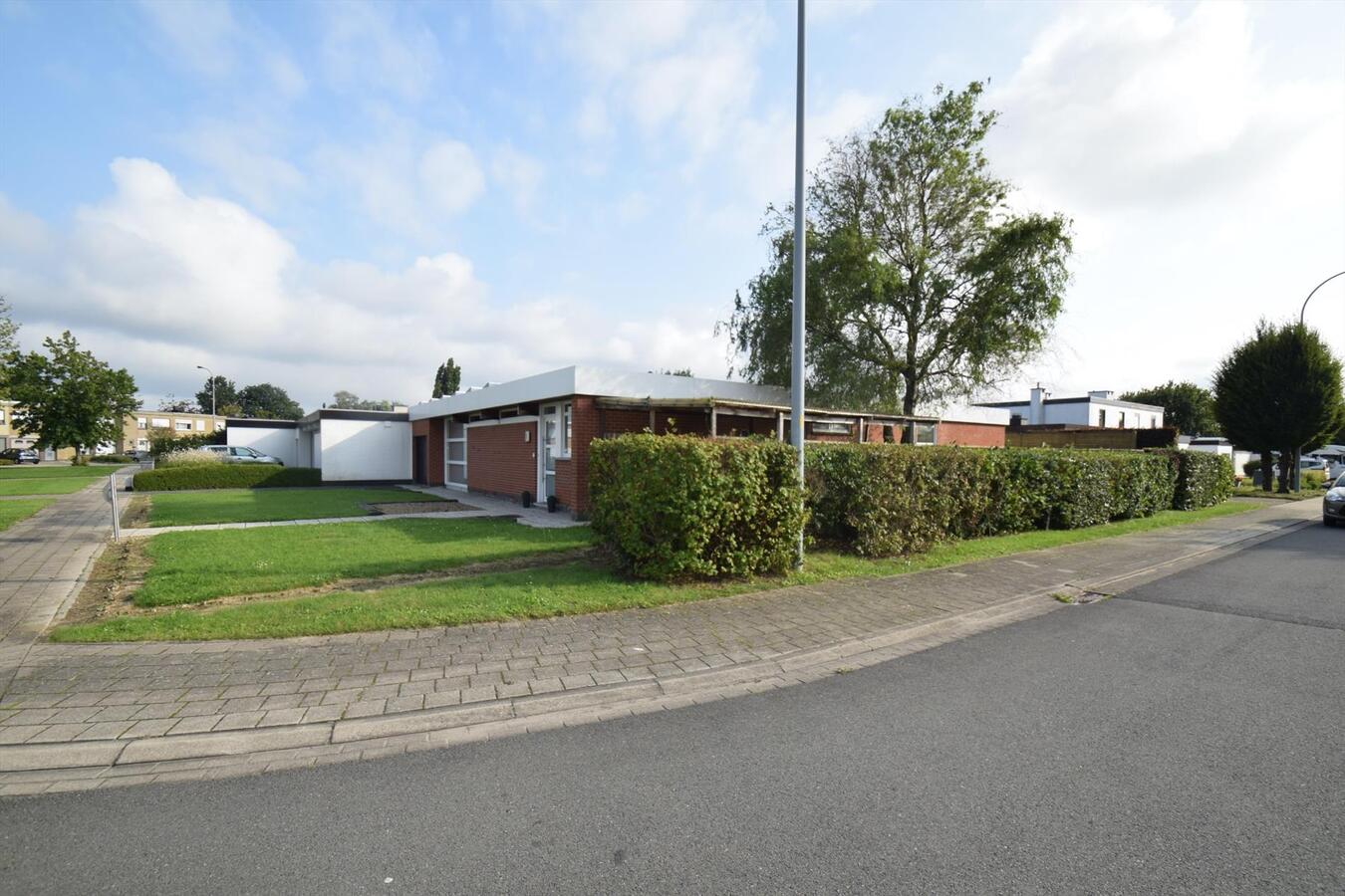Bijzonder rustig doch goed bereikbare bungalow op 587 m² grond, gelegen tussen kleine en grote ring 