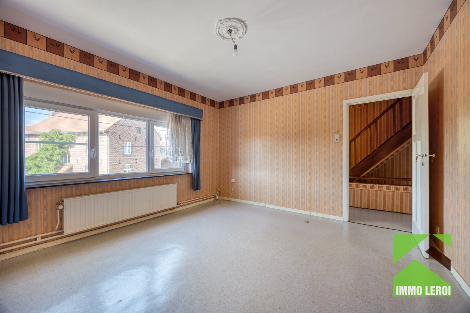 Slaapkamer 1 met doorgang nachthal