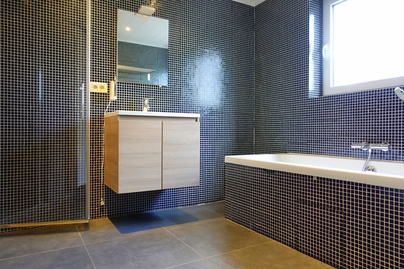 Vernieuwde woning aan het water 