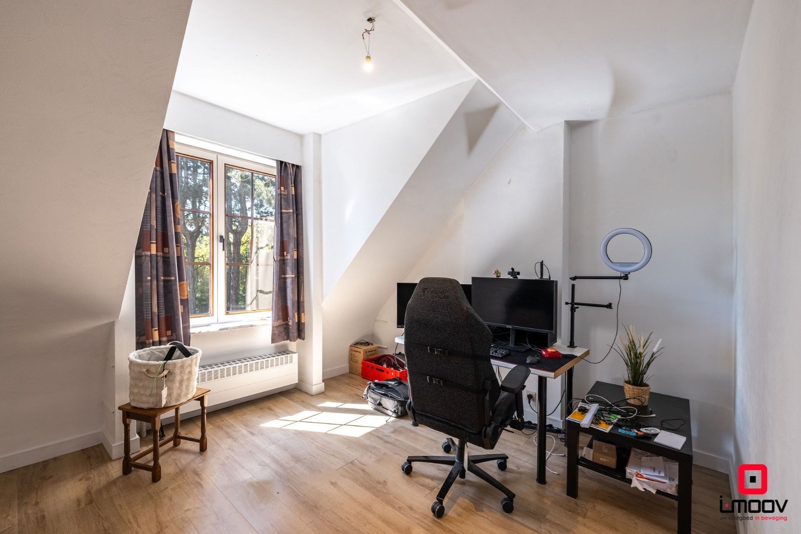 Karaktervolle villa met royale volumes op perceel van 1100m2 nabij de E40 