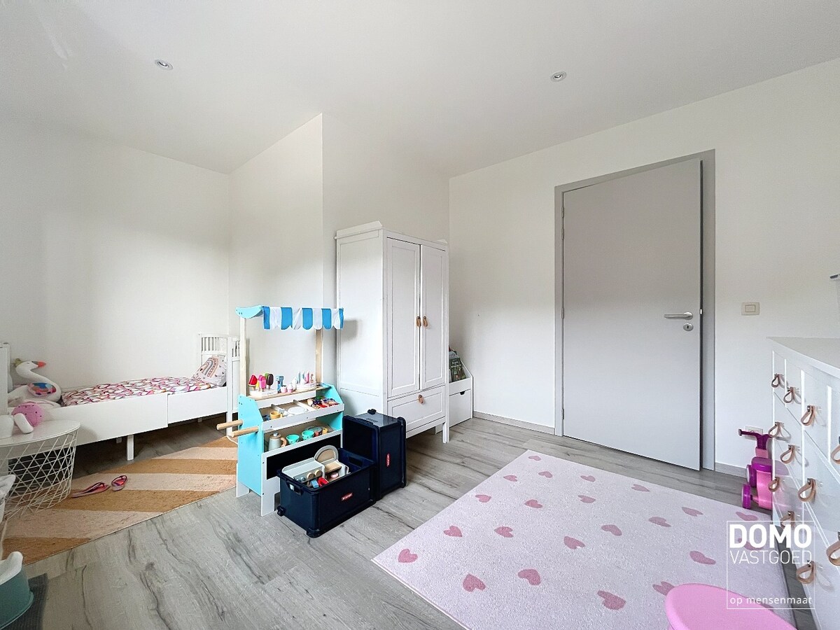 RUIME NIEUWBOUWWONING MET 3 SLAAPKAMERS, TUIN EN TERRAS TE BERINGEN (PAAL) 