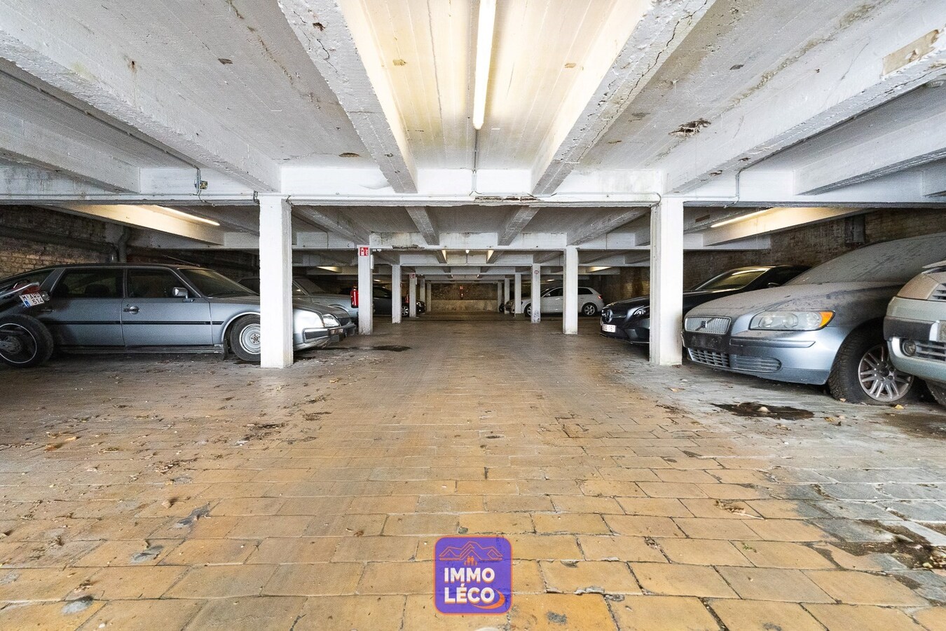 LOT de 5 emplacements de parking, en plein centre-ville, IDEAL INVEST !! 