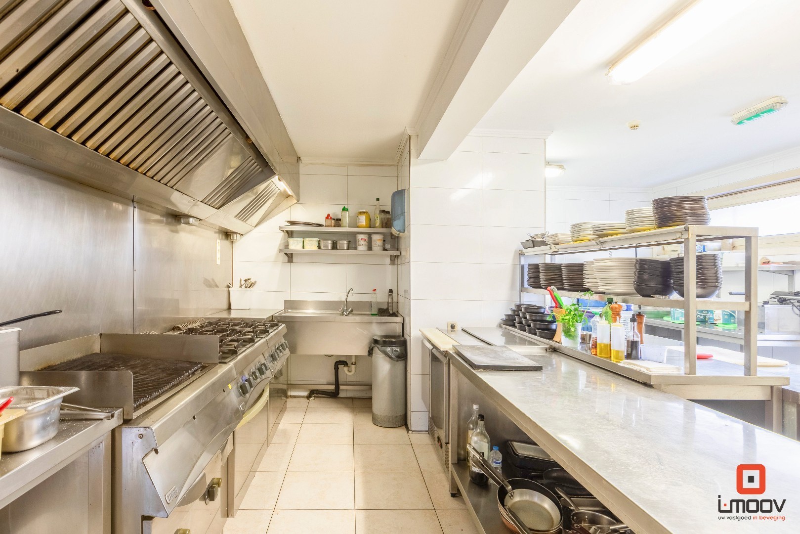 Te koop- Gebruiksklaar restaurant met terras en appartement in hartje Hijfte (Lochristi) 