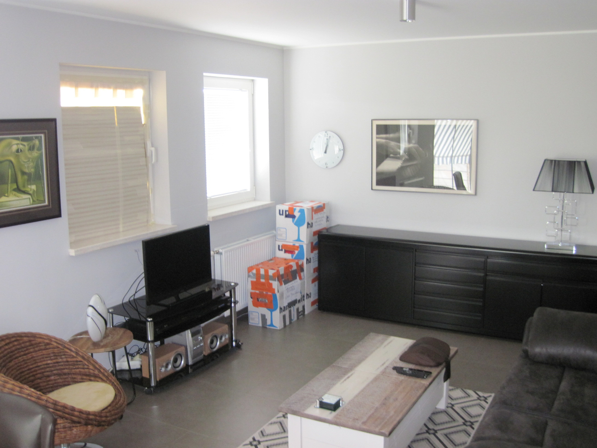 Recent dakappartement in hartje Gavere. Geen vaste kosten !  (Garage optioneel te huur) 