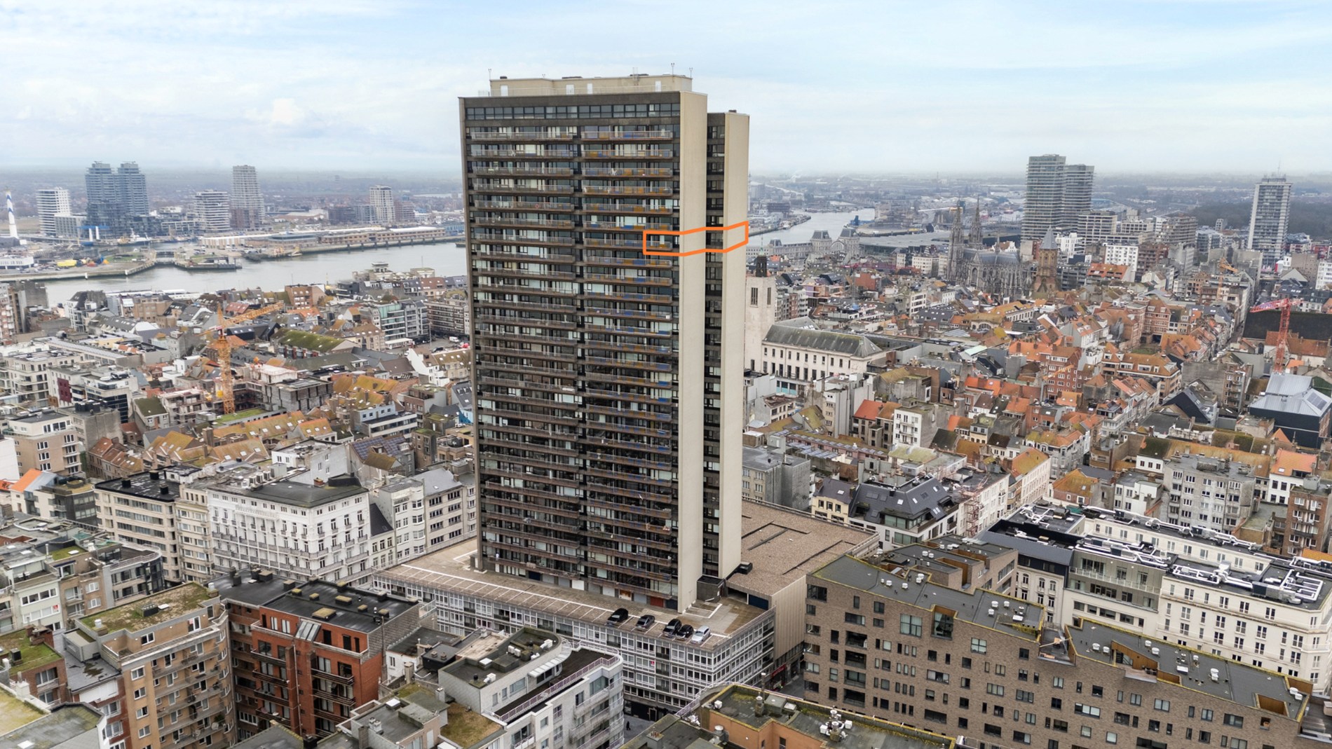 APP. 4 CHAMBRES DANS LE CENTRE AVEC VUE PANORAMIQUE SUR LA MER ET LA VILLE 