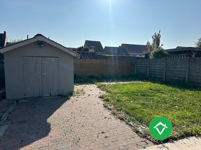 Instapklaar gelijkvloers appartement met tuin en garage in rustige wijk te Eernegem 