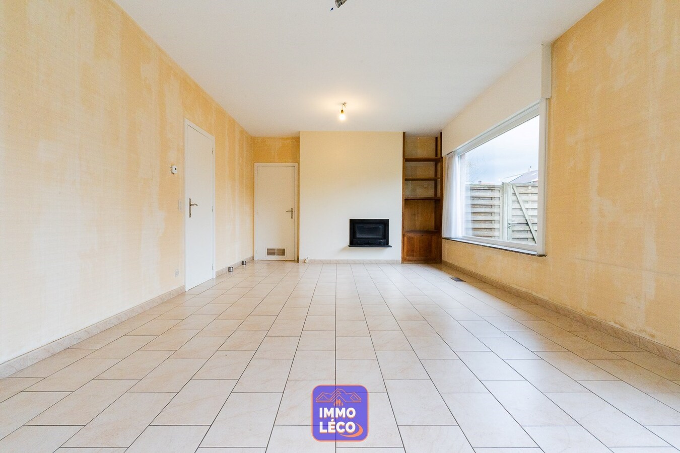 3 façades dans un clos résidentiel avec garage, parking et jardin ! 