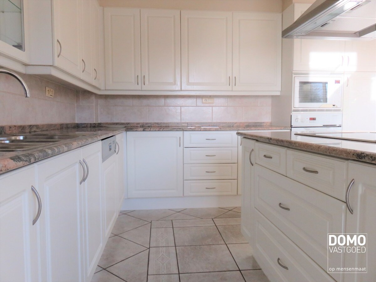 GUNSTIG GELEGEN OPBRENGSTEIGENDOM TE HASSELT 