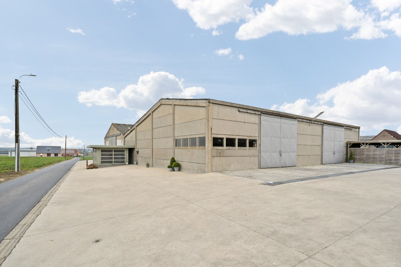 Ruime alleenstaande woning met loods op ruim perceel te Klerken 