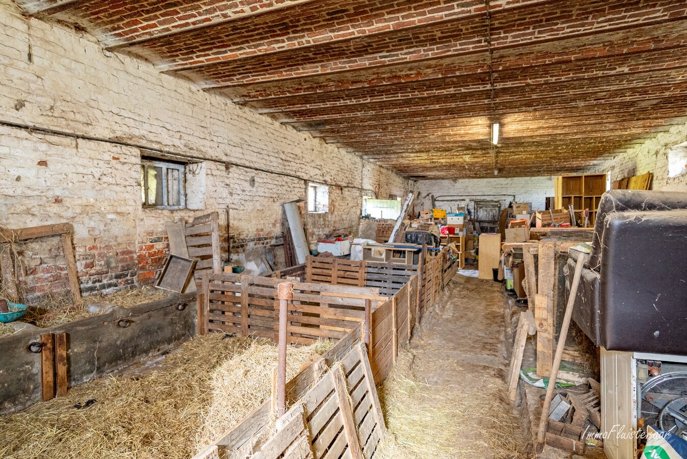 Te renoveren vierkantshoeve op een ruim perceel van ca. 2,6ha te Kortenaken 