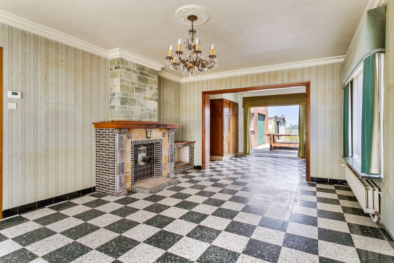 Te renoveren gezinswoning in prachtige villawijk in Mullem 