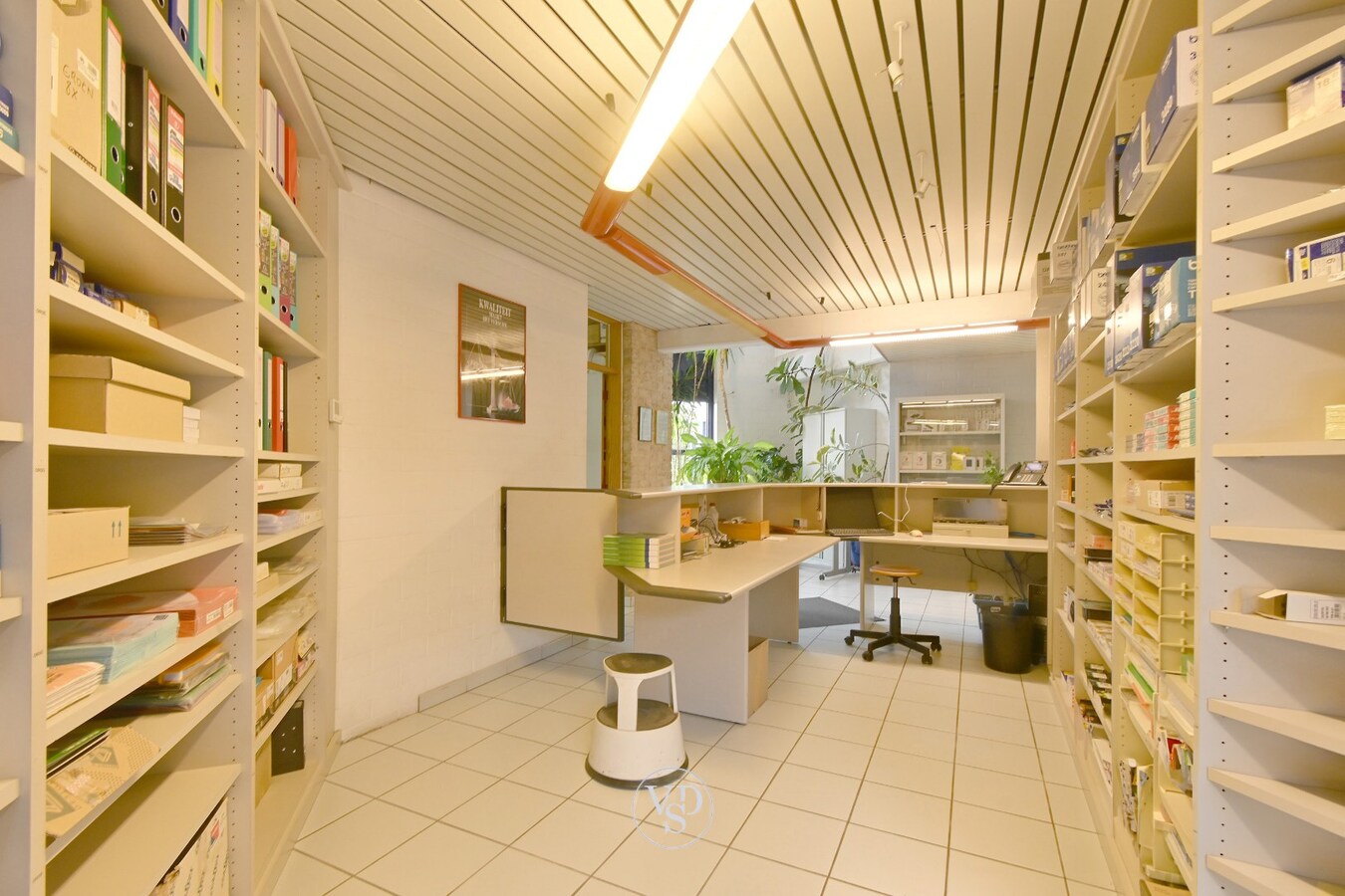 Ruim handelspand met penthouse in villastijl 