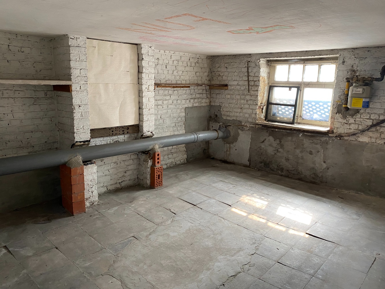 Te renoveren Art Deco herenwoning nabij station 