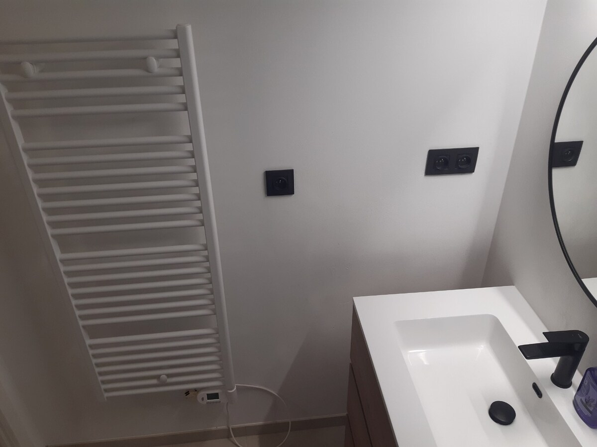 Ruim en lichtrijk appartement - centrum Gavere. 