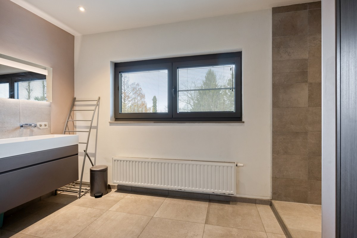 Ruime gerenoveerde villa met 5 slaapkamers en 2 badkamers, tuin en garage in Kessel-Lo, EPC-waarde 285 kWh/m² 