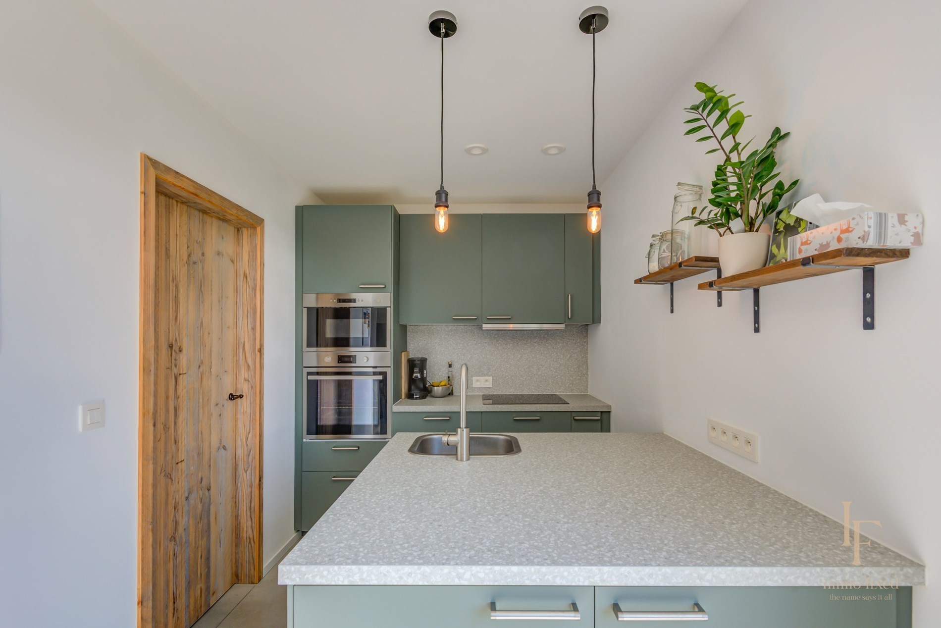 Een langgevelhoeve met bijgebouw! 