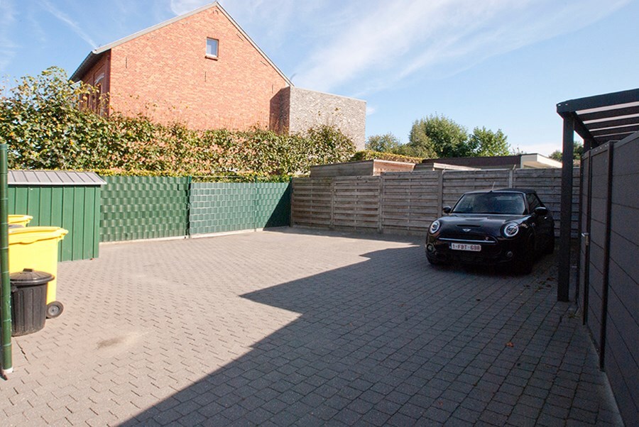 Instapklaar gelijkvloers - 2 slpks - ruim terras - parking 