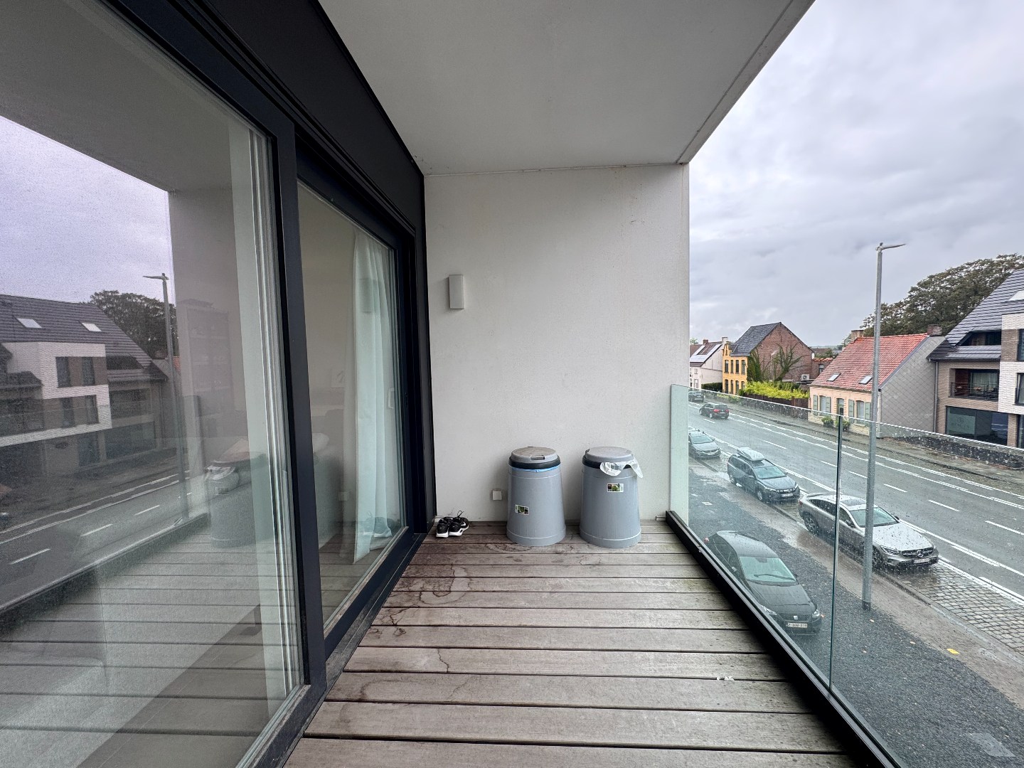 Recent appartement op de 2de verdieping met 2 terrassen en een autostaanplaats 