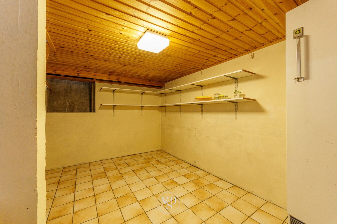 Landelijke woning - te renoveren. 