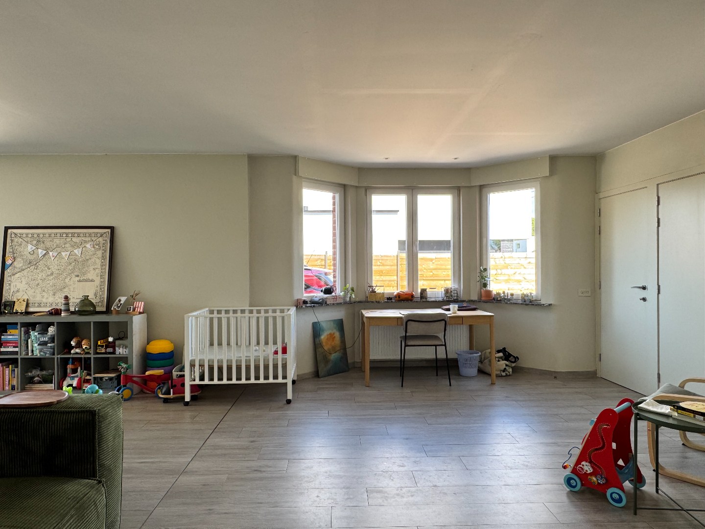Gerenoveerde halfopen woning met 3 slaapkamers, tuin en carport 