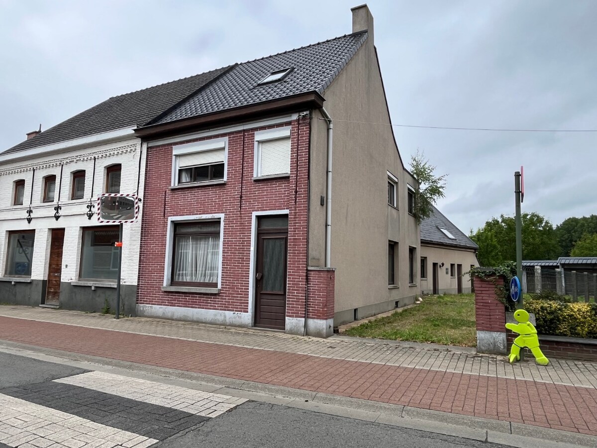 Te renoveren half open bebouwing te Gavere 