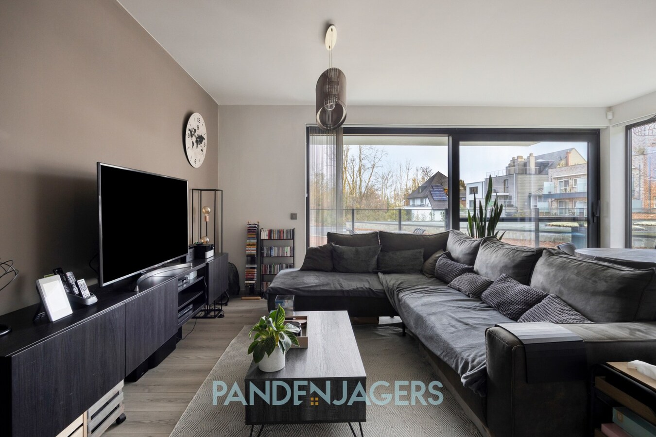 Instapklaar appartement met groot terras en ondergrondse parking in Willebroek 