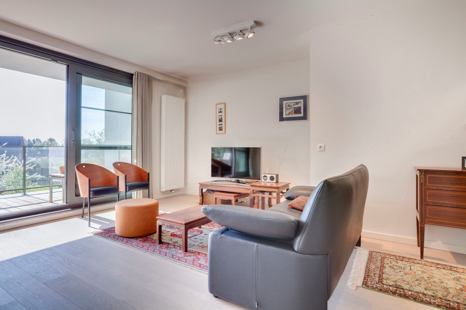 Instapklaar modern appartement  met terras en ondergrondse staanplaats 