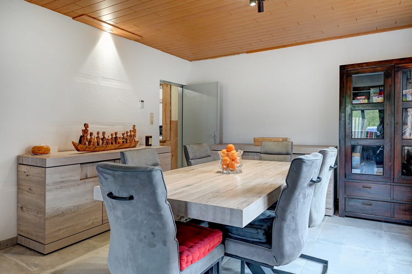 Zeer rustig gelegen gelijkvloerse woning met drie slaapkamers 