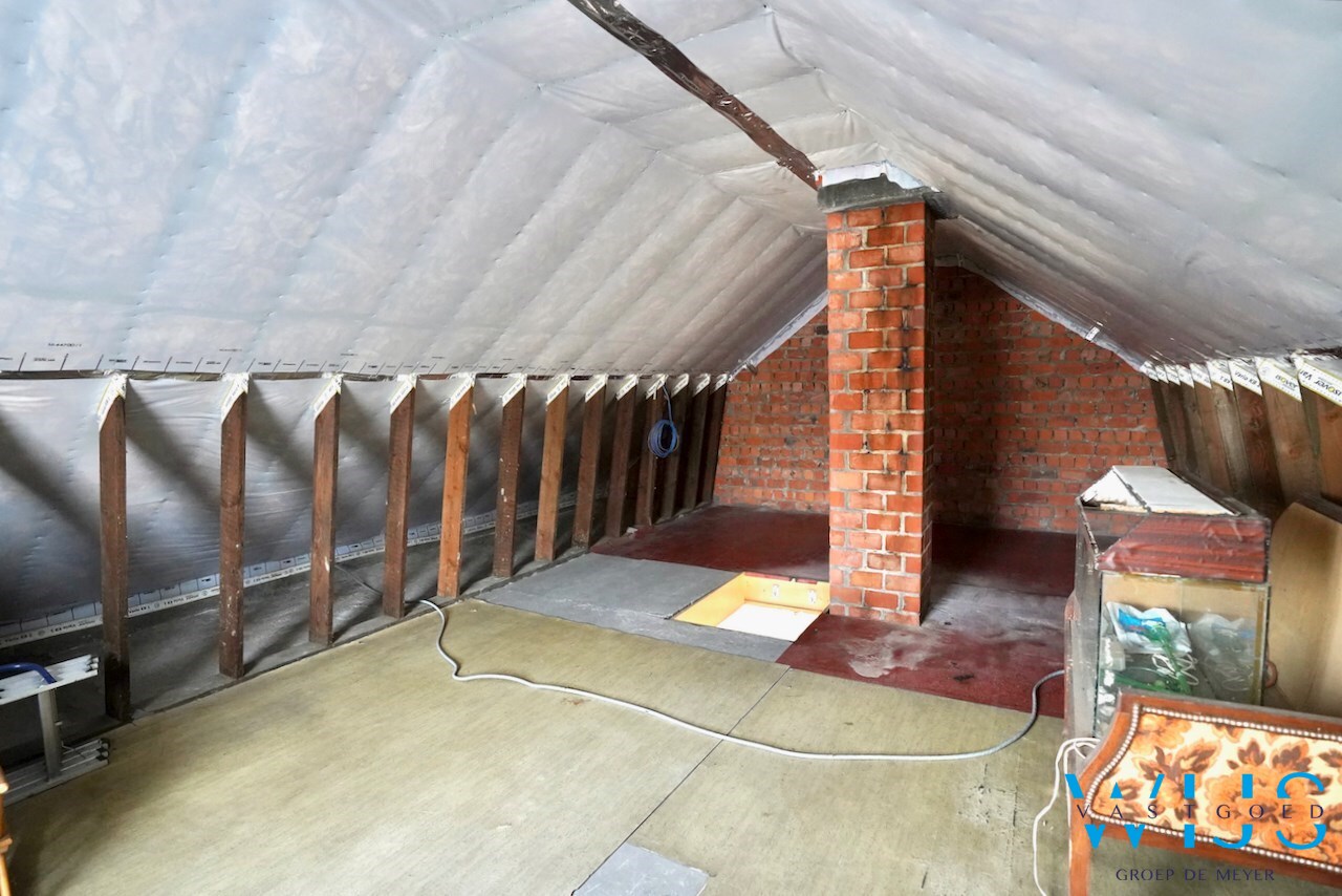 Volwaardig woonhuis met bijgebouwen te Wippelgem ! 