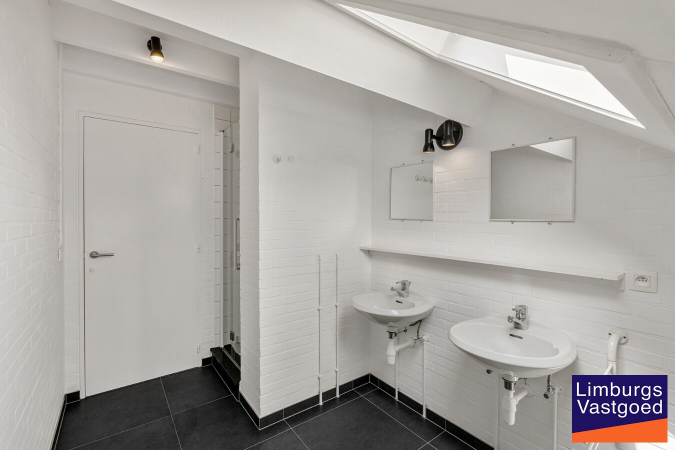 Moderne architectenwoning met mooie tuin en zwembad, 5 slaapkamers in Hasselt, OB op 8a12ca in doodlopende straat 