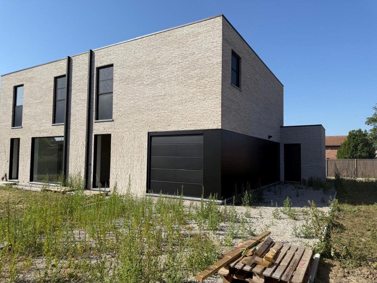 Instapklare nieuwe woning in een rustige woonwijk 