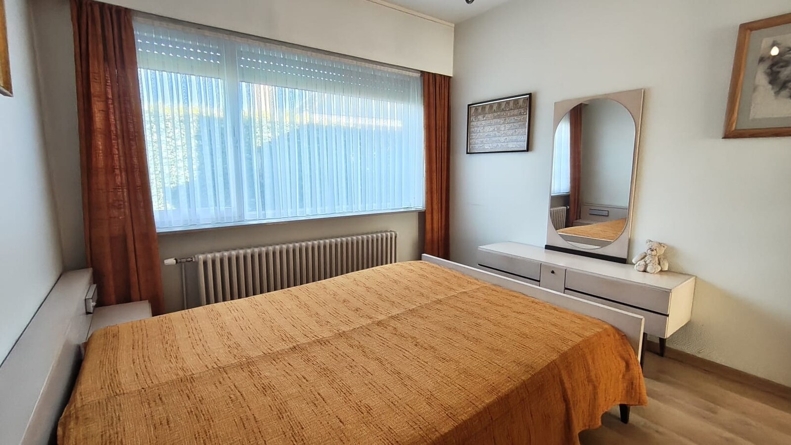 Ruime bungalow met 3 slaapkamers, tuin, terras en garage in hartje Aalter op toplocatie 