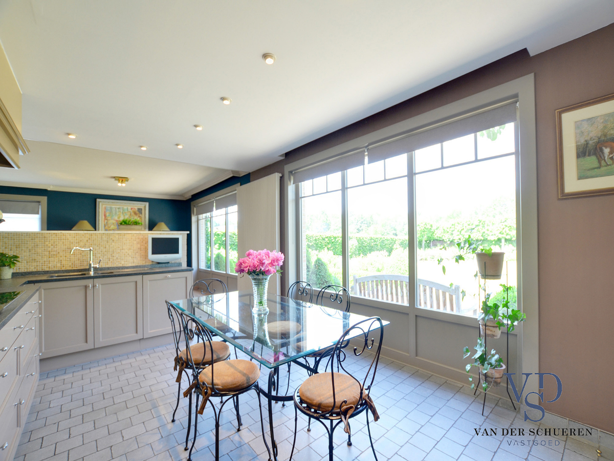 Ruime, tijdloze villa. Uitstekende ligging. 