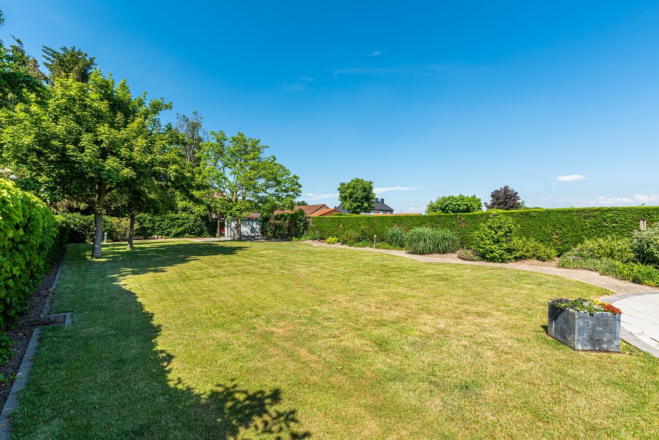 Stijlvol gerenoveerde woning in residentiële wijk op 1254 m² 