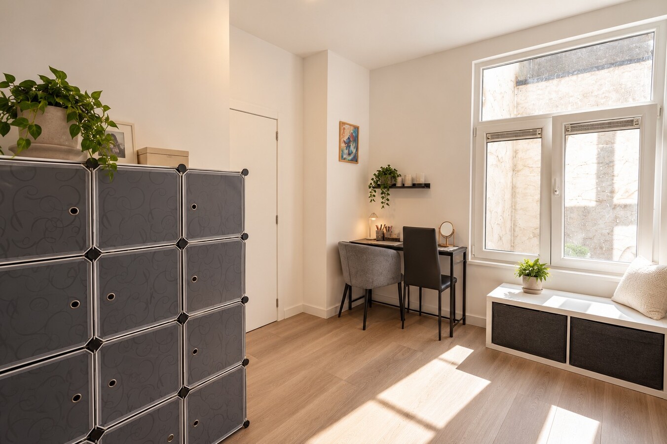 LICHTRIJK EN INSTAPKLAAR TWEESLAAPKAMERAPPARTEMENT OP TOPLOCATIE 