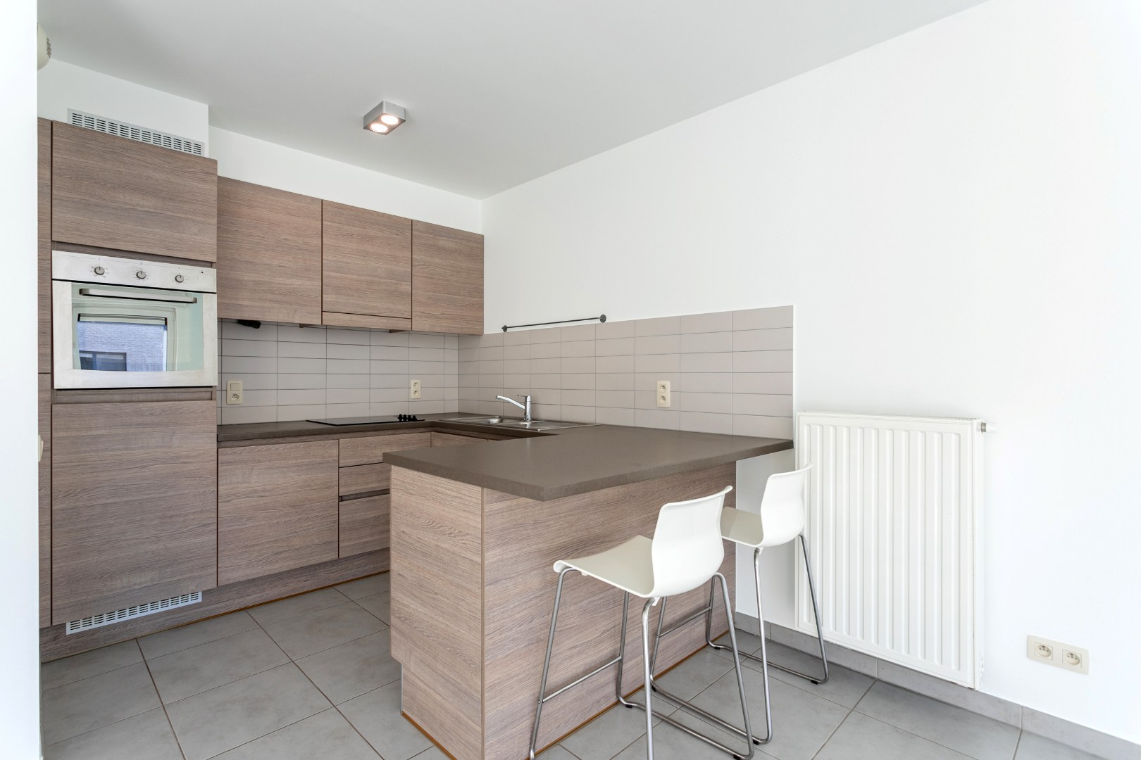 Instapklaar appartement met 2 slpk en parking te Halle 