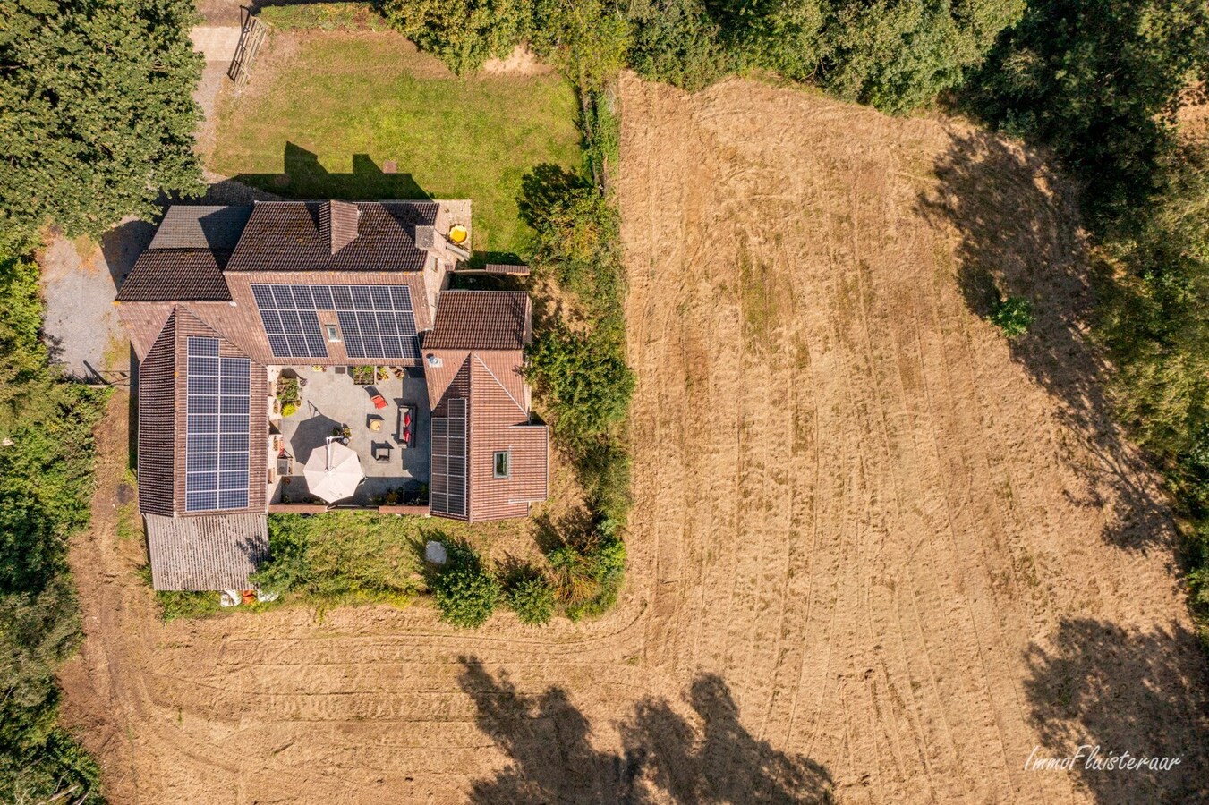 Maison soignée avec 4 écuries sur environ 75 ares à Tielt-Winge (Brabant flamand) 