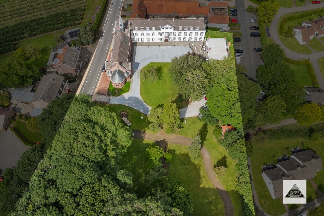 VAALS - Nederland: Monumentaal landgoed met landhuis, kapel en horecapaviljoen. 