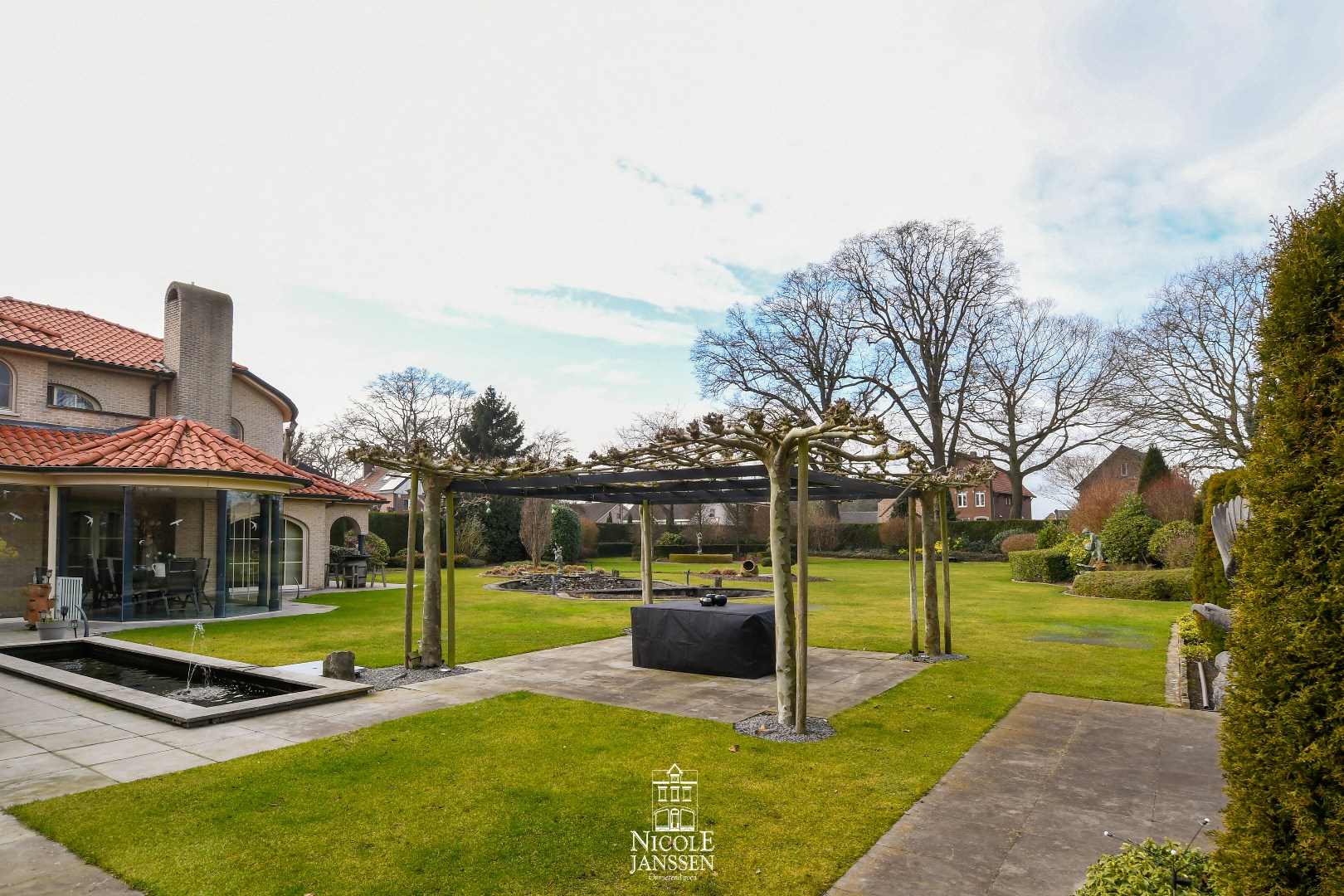 Verzorgd aangelegde tuin 