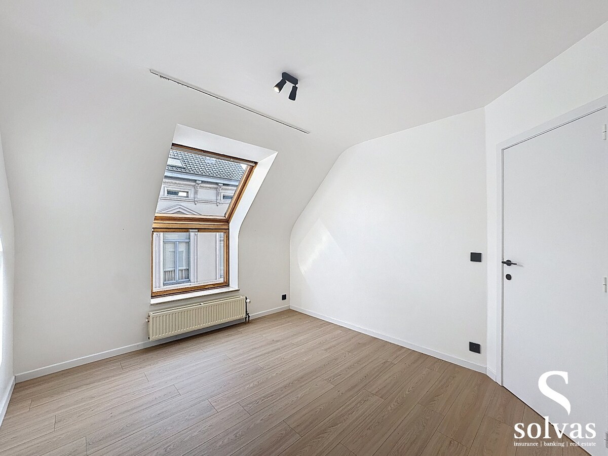 Knap dakappartement met twee slaapkamers en prachtig uitzicht 