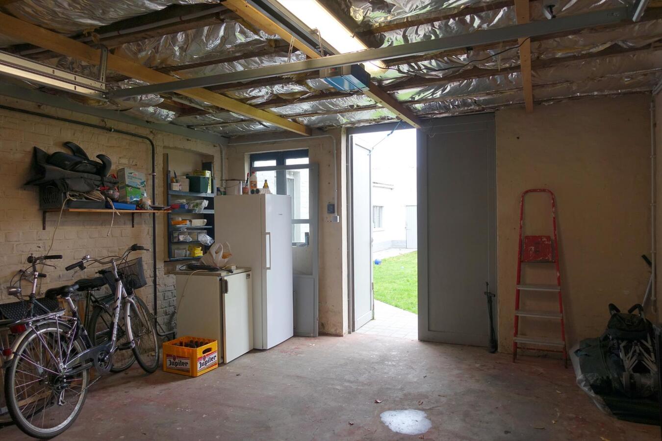 Centraal gelegen half-open woning 