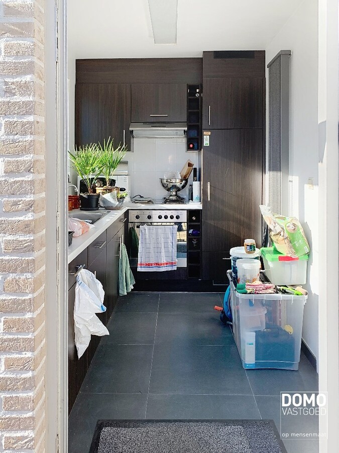 COMMERCIEEL PAND MET RUIM APPARTEMENT OP ZICHTBARE LOCATIE IN HERK-DE-STAD 