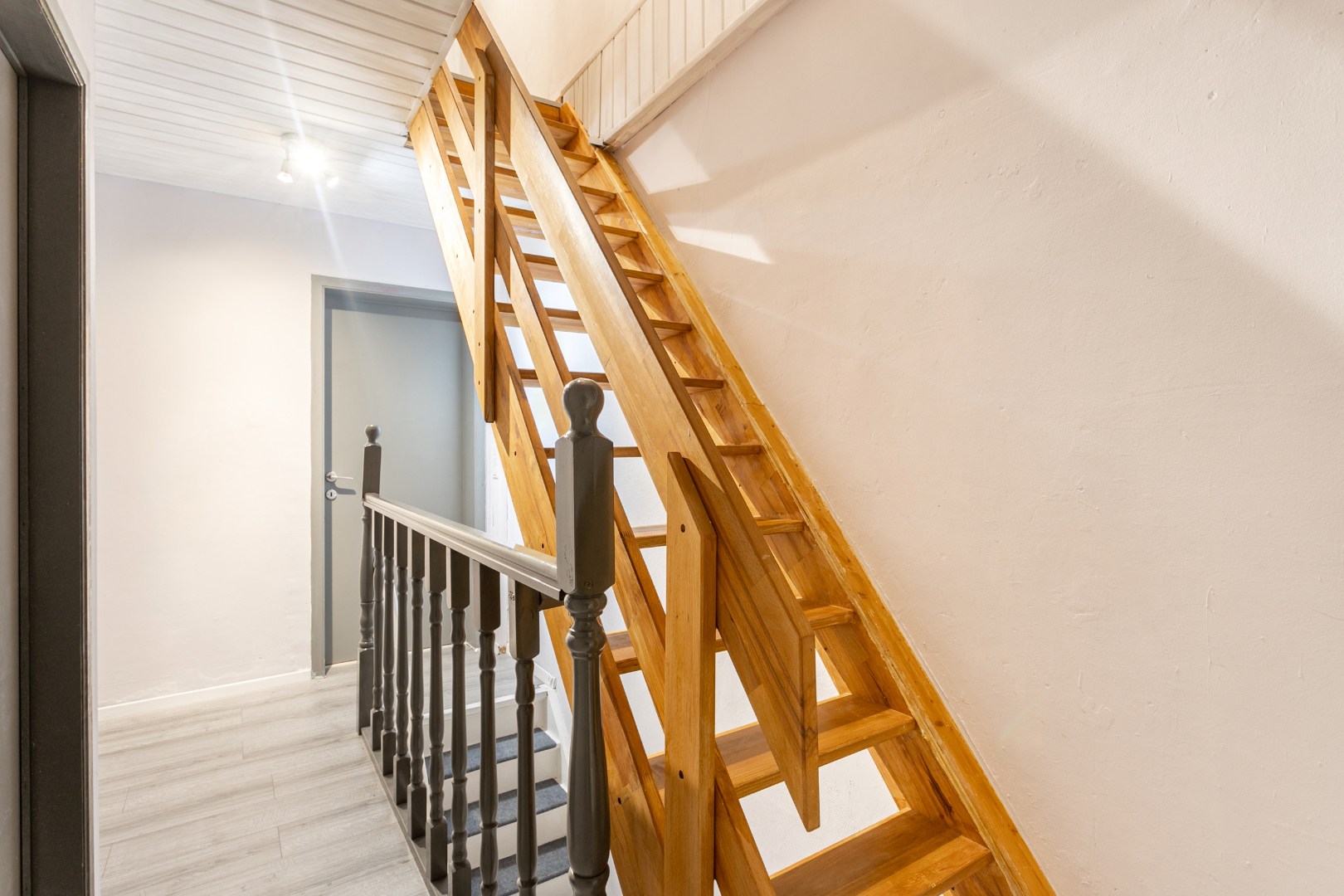 Instapklare woning met 3 slaapkamers, veranda en garagebox in Lembeek 