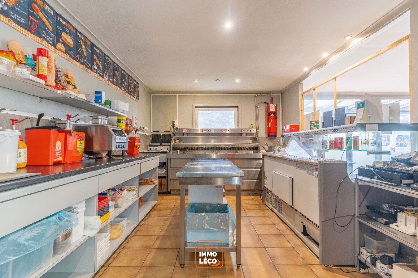 Bâitment et terrain à bâtir à Marquain située sur un axe principal 