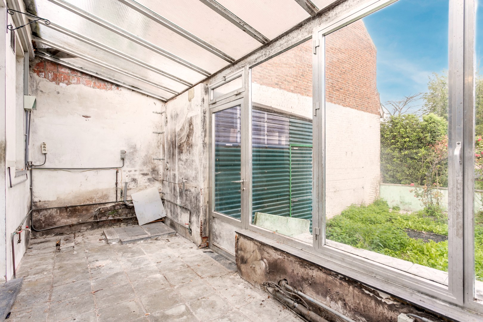 Te renoveren woning te Buizingen met veel potentieel op 1a35ca 