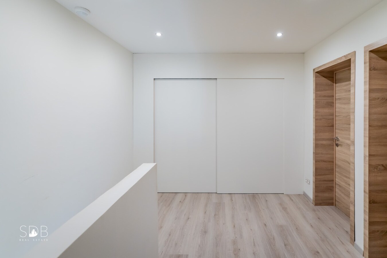 Hedendaagse gesloten bebouwing 